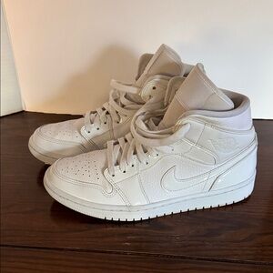 Nike Air Jordan Retro 1 White Women's High-Top Sneakers - Classic Leather Style